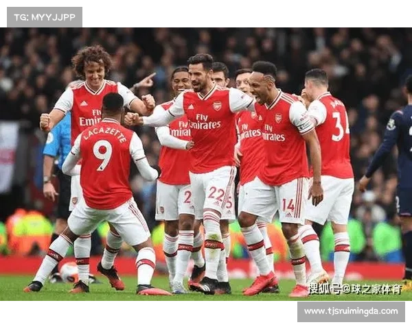 从阿森纳队徽红色象征情感力量深刻探寻球队不屈精神与源动力之路 从阿森纳队徽红色象征情感力量深刻探寻球队不屈精神与源动力之路